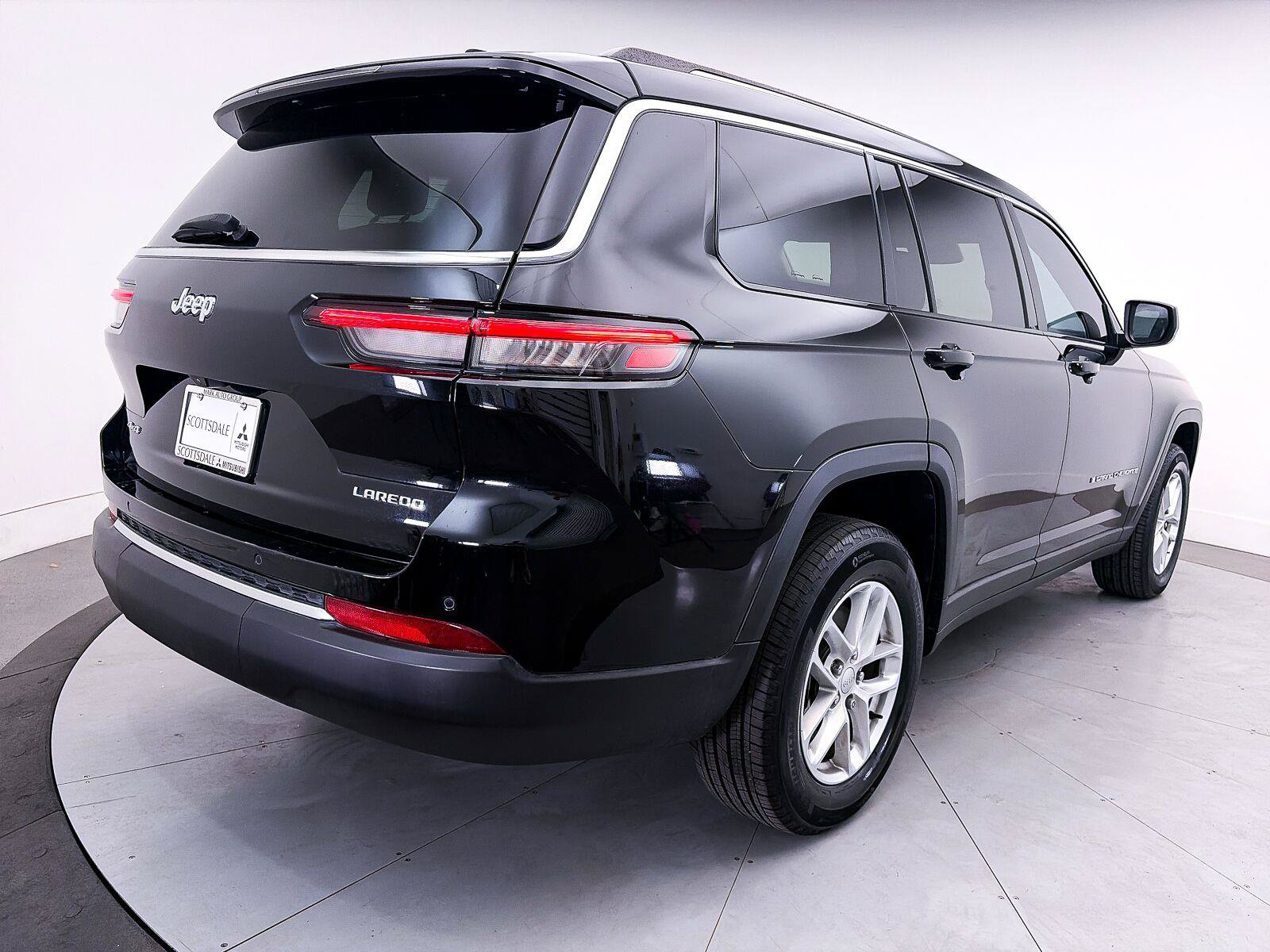 Used 2023 Jeep Grand Cherokee L Laredo w/ Luxury Tech Group I AWD/4WD image 14