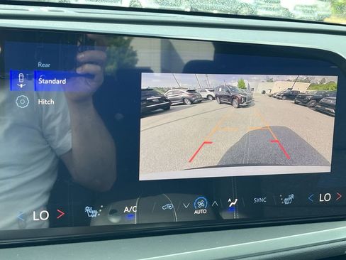 New 2025 Chevrolet Traverse LT image 17