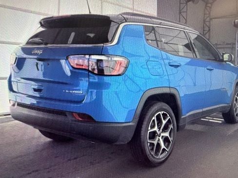 Used 2025 Jeep Compass Limited AWD/4WD image 5