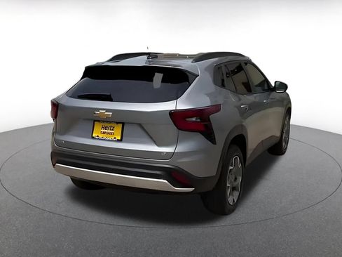 Used 2025 Chevrolet Trax LT FWD image 15