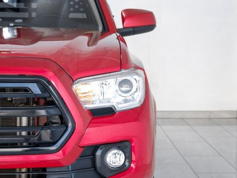 Used 2018 Toyota Tacoma SR RWD image 51