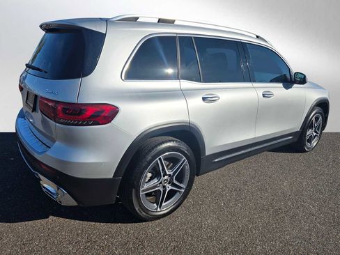 Used 2021 Mercedes-Benz GLB 250 4MATIC image 3