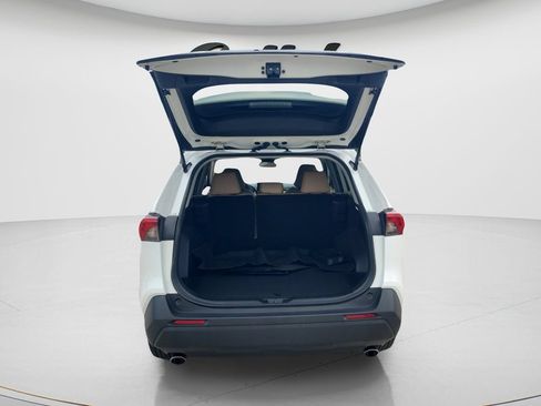 Certified 2021 Toyota RAV4 XLE FWD image 9
