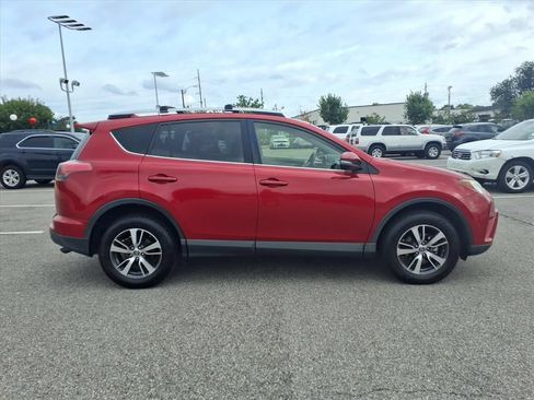 Used 2017 Toyota RAV4 XLE AWD/4WD image 3