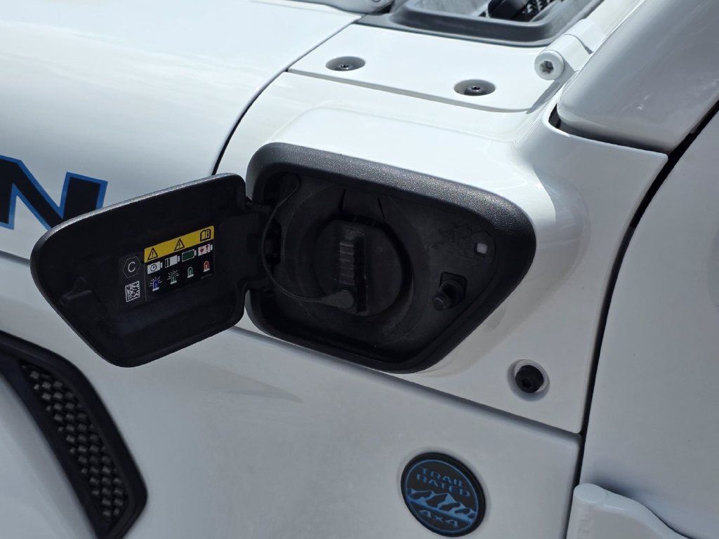 Used 2024 Jeep Wrangler Unlimited Rubicon 4xe AWD/4WD image 34