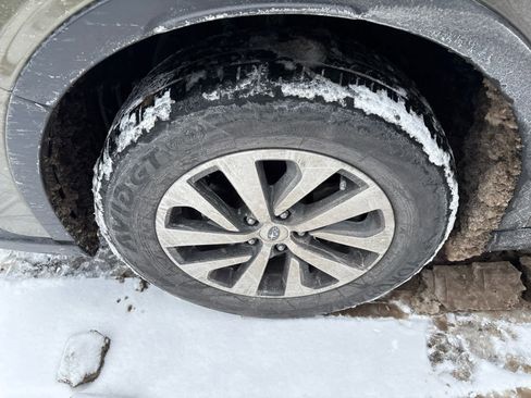 Used 2022 Subaru Outback Premium image 3