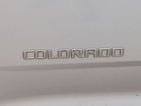 Used 2005 Chevrolet Colorado LS RWD image 12