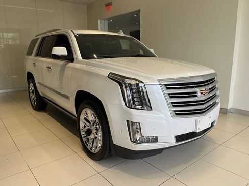Used 2019 Cadillac Escalade Platinum AWD/4WD image 11