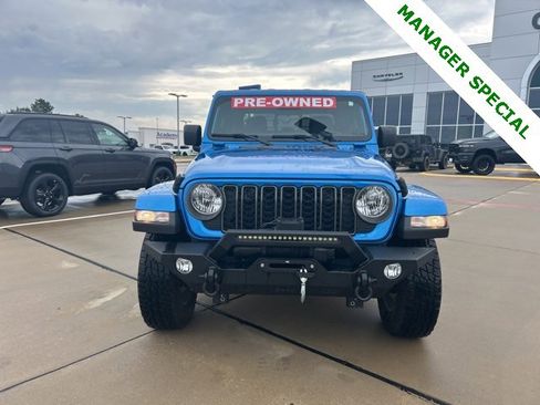 Used 2024 Jeep Gladiator Sport image 2
