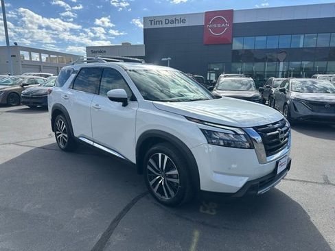 Used 2025 Nissan Pathfinder Platinum AWD/4WD image 1