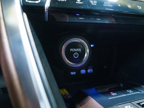 Certified 2023 Toyota Venza Limited AWD/4WD image 27