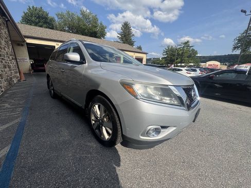 Used 2015 Nissan Pathfinder Platinum w/ Cargo Package FWD image 11