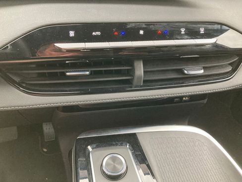 Used 2025 Buick Enclave Preferred image 26