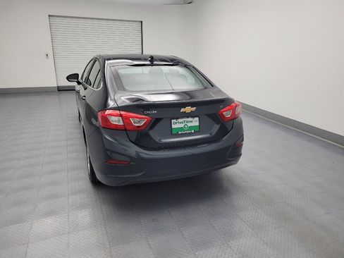 Used 2017 Chevrolet Cruze LT FWD image 6