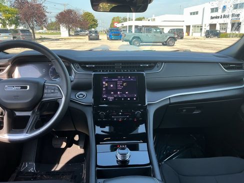 Certified 2025 Jeep Grand Cherokee L Laredo w/ Luxury Tech Group I AWD/4WD image 15
