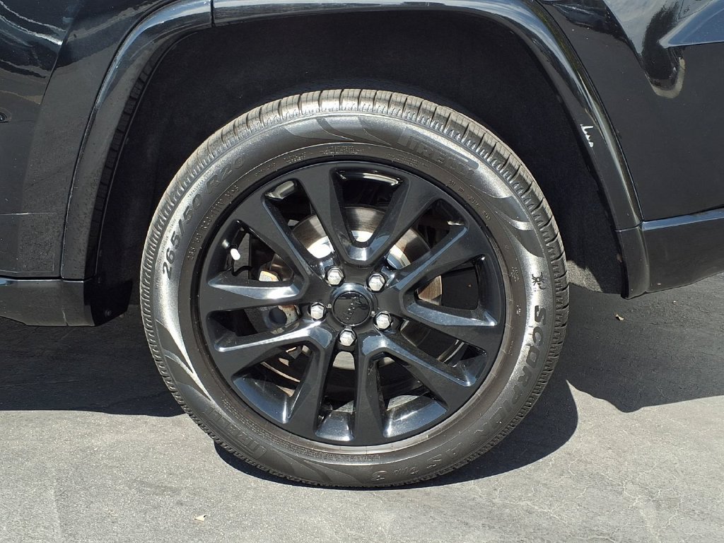 Used 2018 Jeep Grand Cherokee Altitude RWD image 4