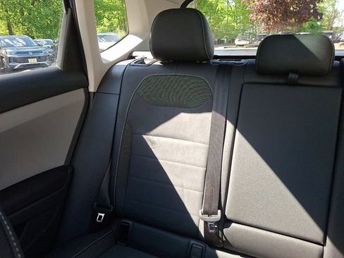 Certified 2023 Volkswagen Taos SE w/ Panoramic Sunroof Package AWD/4WD image 18