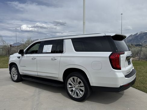 Used 2021 GMC Yukon XL SLT w/ SLT Luxury Plus Package image 3