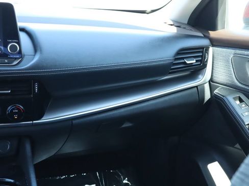 Used 2022 Nissan Rogue SV FWD image 30