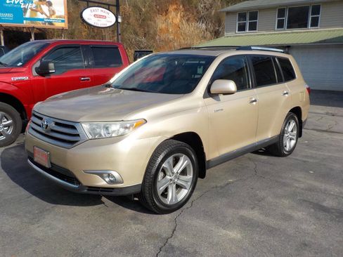 Used 2012 Toyota Highlander Limited w/ Tow Pkg image 2