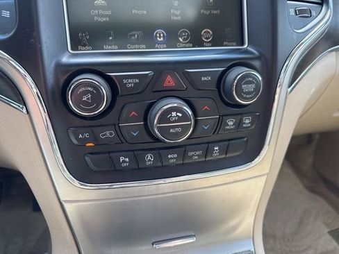 Used 2017 Jeep Grand Cherokee Overland AWD/4WD image 14
