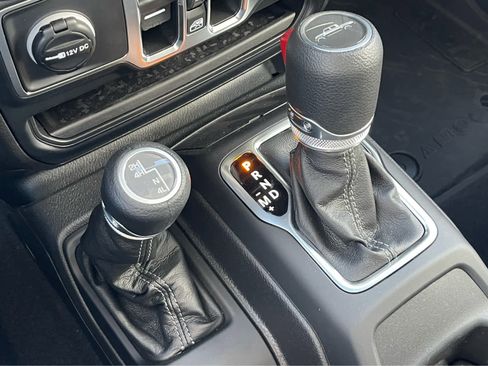 New 2025 Jeep Gladiator Sport image 17