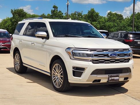 Used 2022 Ford Expedition Platinum AWD/4WD image 3