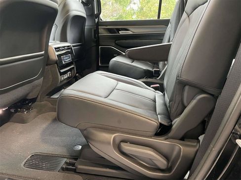 New 2025 Jeep Wagoneer Series II w/ Premium Group I image 30