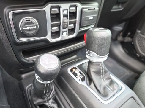 Used 2024 Jeep Wrangler Unlimited Sport AWD/4WD image 29