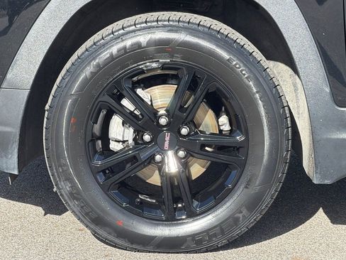 Used 2023 GMC Terrain AT4 image 40