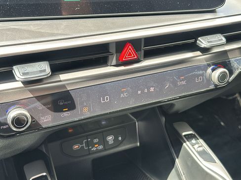 Certified 2025 Kia Sorento S w/ Panoramic Sunroof Package FWD image 16