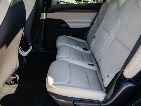 Used 2023 Tesla Model X AWD/4WD image 17