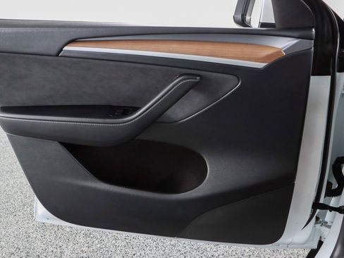 Used 2024 Tesla Model Y Long Range image 20