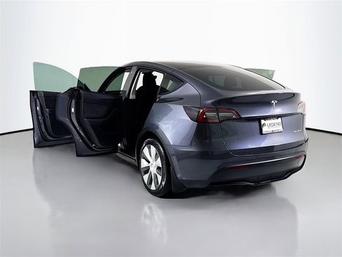 Used 2021 Tesla Model Y Long Range image 30