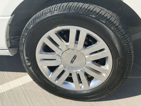 Used 2012 Lincoln Navigator L 2WD image 17