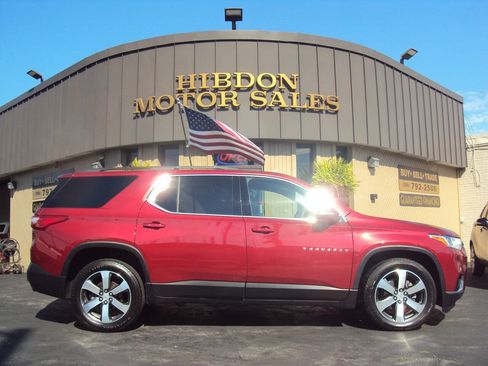 Used 2020 Chevrolet Traverse LT w/ LT Premium Package AWD/4WD image 1