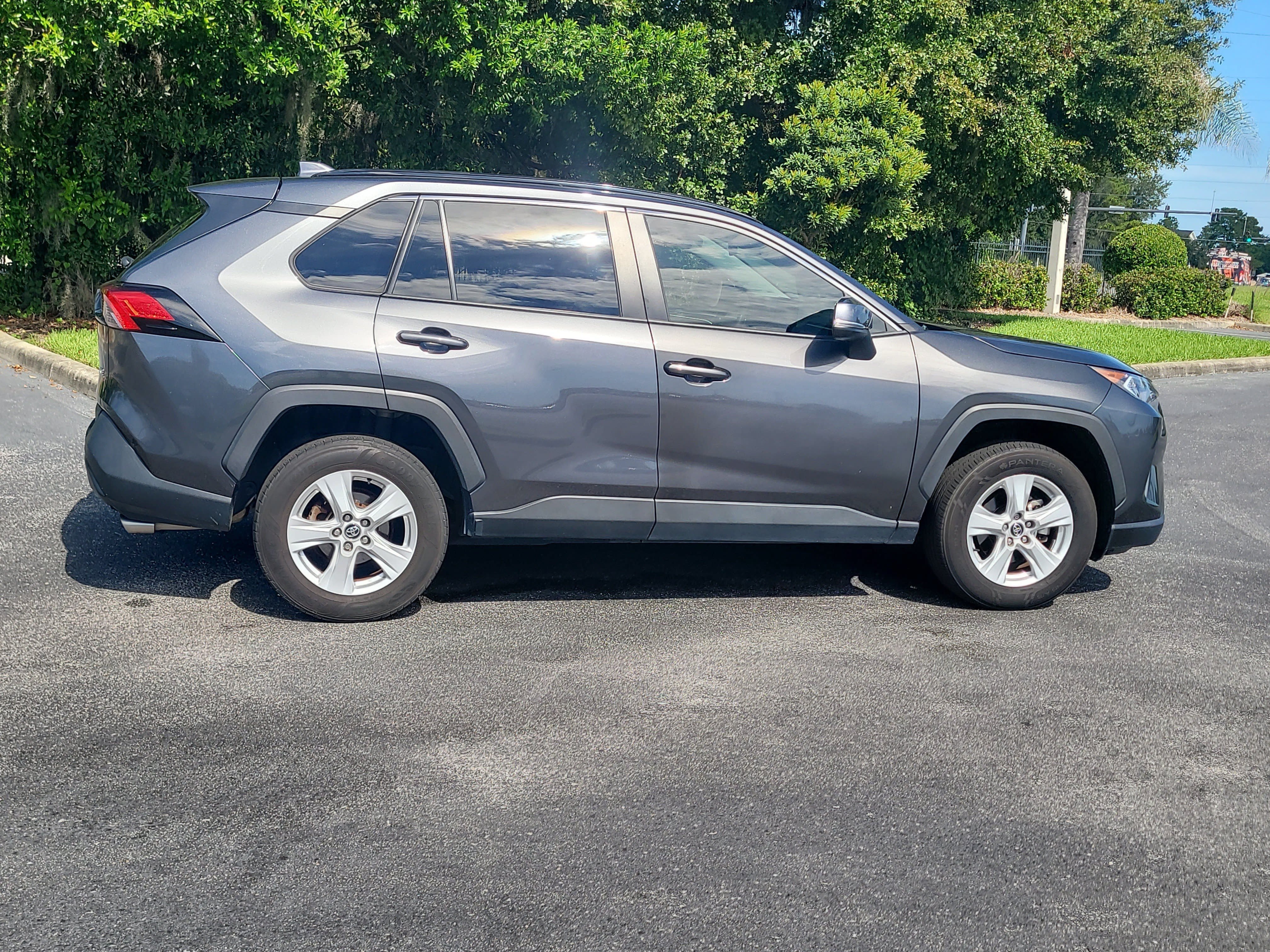 Used 2021 Toyota RAV4 XLE w/ Convenience Package FWD image 8