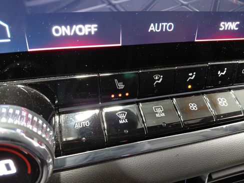 Used 2024 GMC Canyon Elevation w/ Elevation Premium Package AWD/4WD image 4