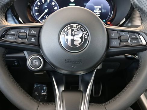 New 2025 Alfa Romeo Tonale w/ Premium Package image 33