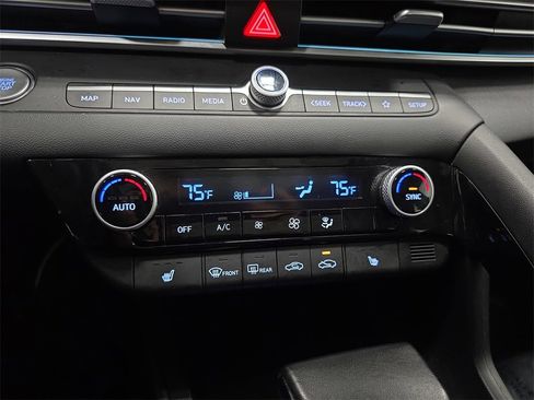 Used 2024 Hyundai Elantra Limited image 24