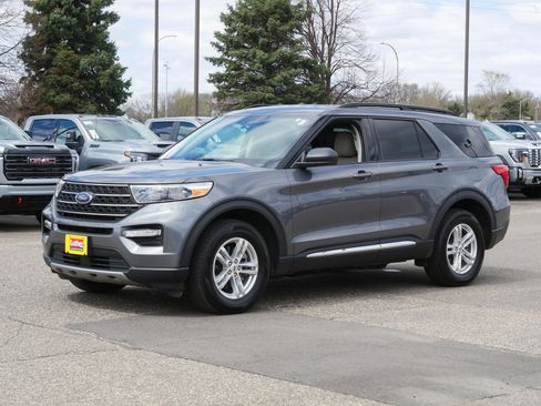 Used 2023 Ford Explorer XLT w/ Equipment Group 202A image 3