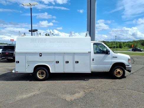 Used 2017 Ford E-450 and Econoline 450 Super Duty RWD image 7