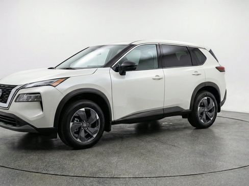 Used 2025 Nissan Rogue SV AWD/4WD image 3