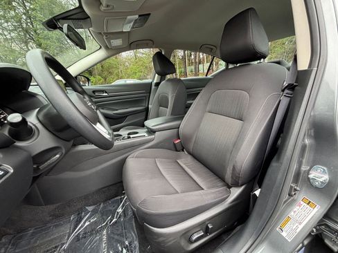 Used 2025 Nissan Altima 2.5 SV image 37