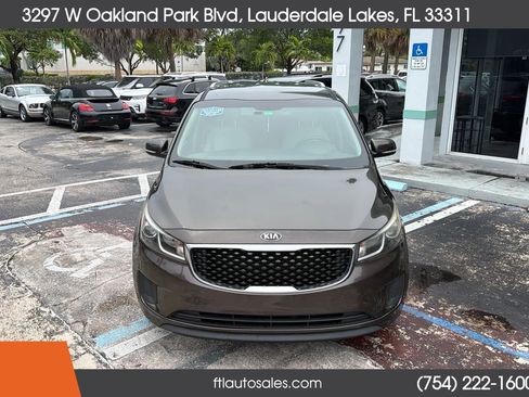 Used 2016 Kia Sedona LX w/ LX Convenience Package FWD image 4