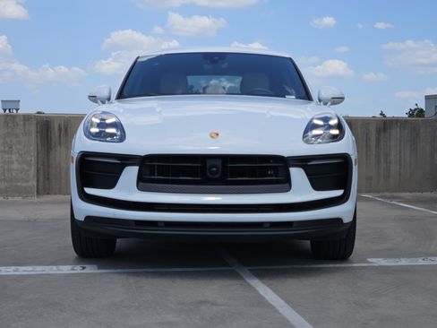 Certified 2026 Porsche Macan AWD/4WD image 11