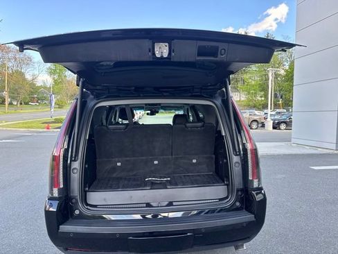 Used 2018 Cadillac Escalade Luxury AWD/4WD image 8