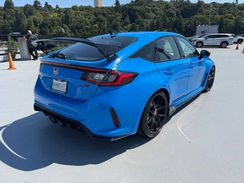 Used 2024 Honda Civic Type R image 3