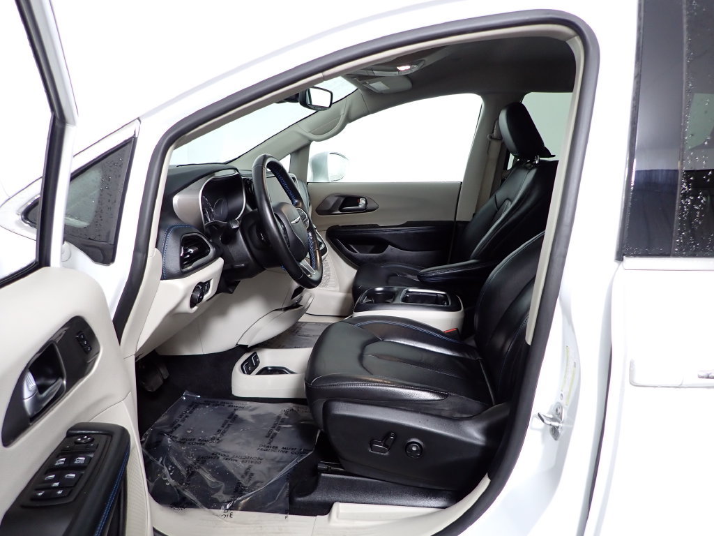Used 2021 Chrysler Pacifica Touring-L FWD image 19