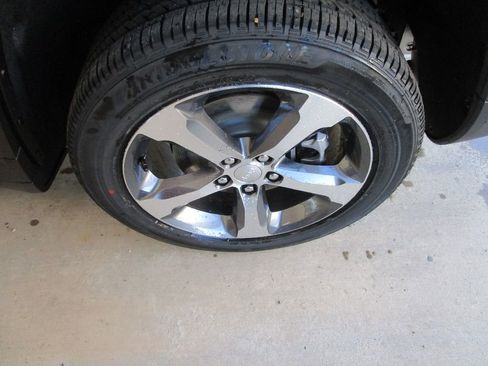 New 2025 Jeep Grand Cherokee L Limited w/ Luxury Tech Group II image 18